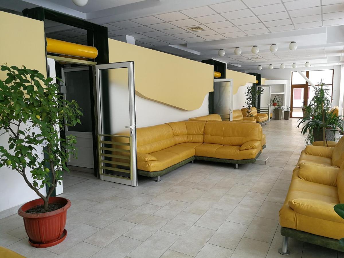 Hotel Cerbul Covasna Exterior foto